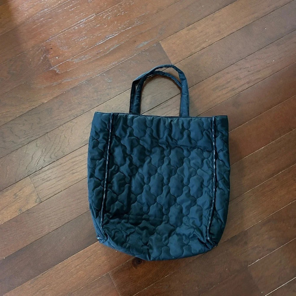 Kritzia Black Quilted Fabric Bag/Tote excellent condition - Picture 2 of 9